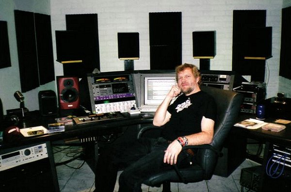 Rick in the MASTERING STUDIO (Sonorous).